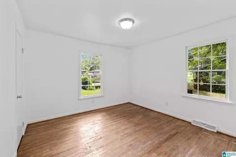 Bedroom - 1014 3rd Ave NW, Alabaster, AL 35007 photo 3 of 3