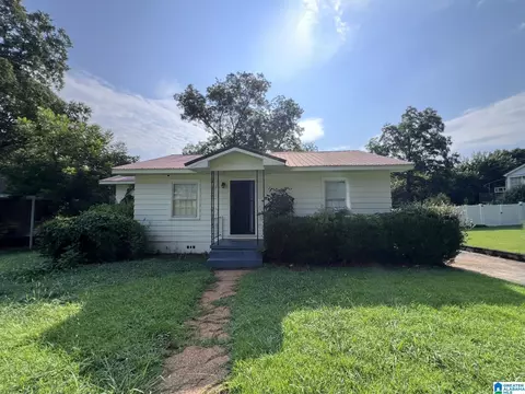 712 Cherokee St, Talladega, AL 35160