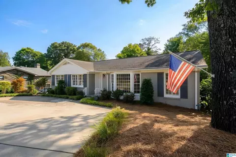 3109 Woodclift Cir, Cahaba Heights, AL 35243