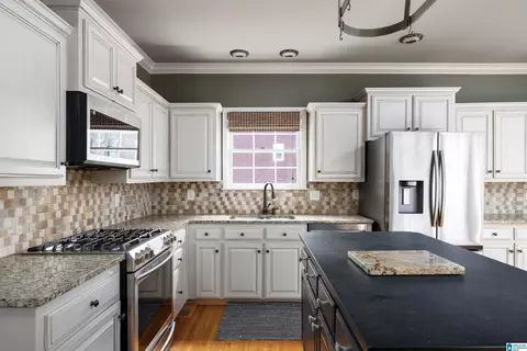 Kitchen - 4516 Eagle Point Dr, Birmingham, AL 35242 photo 4 of 7