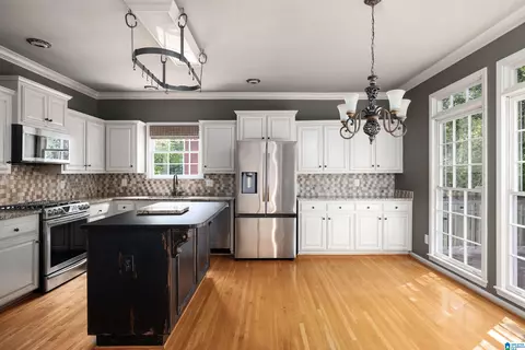 Kitchen - 4516 Eagle Point Dr, Birmingham, AL 35242 photo 2 of 7