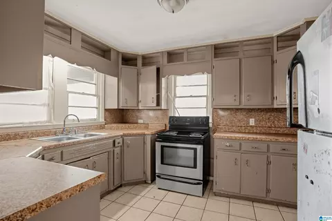 Kitchen - 504 Roebuck Dr, Birmingham, AL 35215 photo 1 of 1