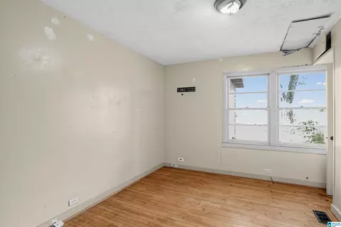 Bedroom - 504 Roebuck Dr, Birmingham, AL 35215 photo 2 of 3