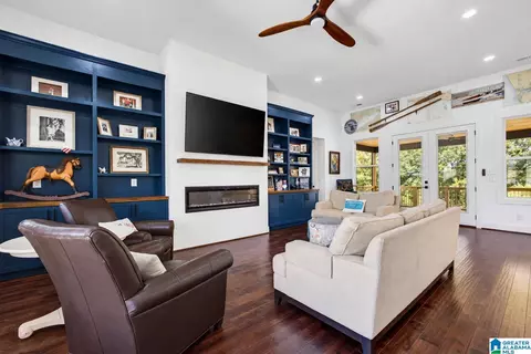 Living - 105 Crest Loop Rd, Clanton, AL 35045 photo 1 of 2