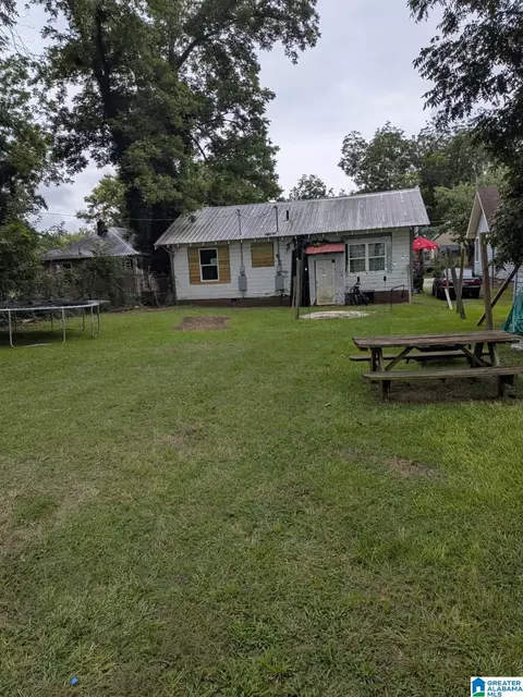 926 Holly St, Gadsden, AL 35901