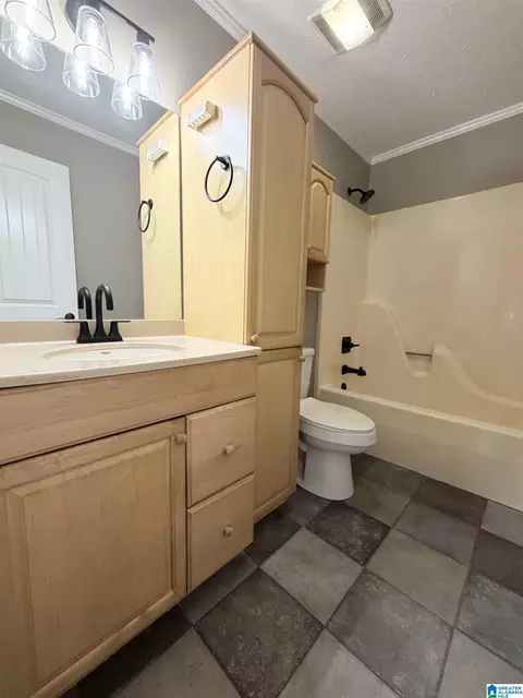 Bath - 137 Randall Cir, Clanton, AL 35045 photo 1 of 3