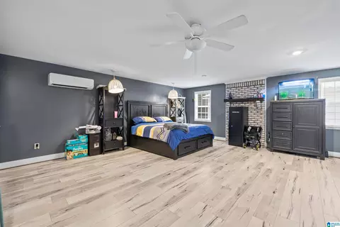 Bedroom - 2516 Red Valley Rd, Remlap, AL 35133 photo 3 of 7