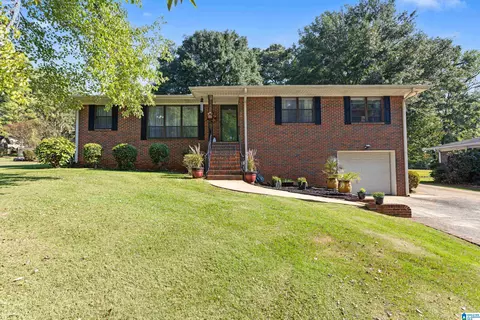 2101 Longview Dr, Hueytown, AL 35023