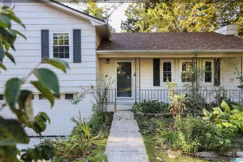 1026 Kings Forest Dr, Leeds, AL 35094