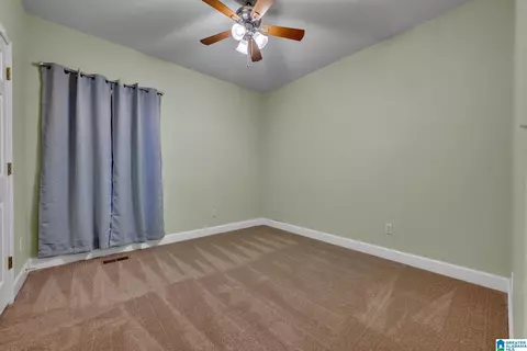 Bedroom - 2558 Rolling Meadows Dr, Jasper, AL 35503 photo 3 of 4