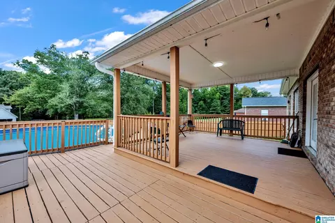 Exterior - 2558 Rolling Meadows Dr, Jasper, AL 35503 photo 4 of 7