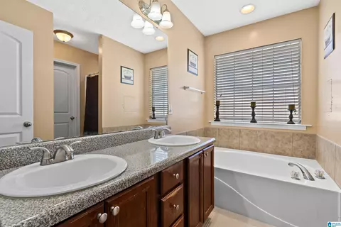 Bath - 5844 Hammermill Loop, Montgomery, AL 36116 photo 1 of 2