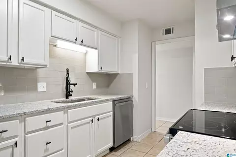 102 Running Brook Rd #102, Hoover, AL 35226