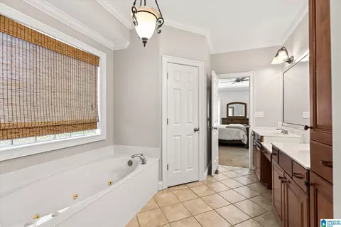 Bath - 4256 Milner Rd, Birmingham, AL 35242 photo 2 of 6