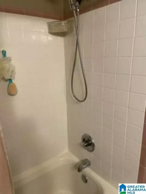 Bath - 120 Hendrix St, Oneonta, AL 35121 photo 2 of 2