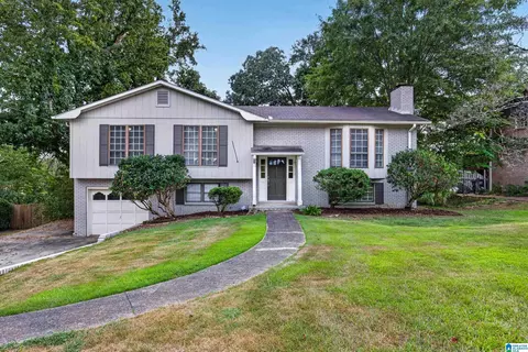 611 Ashwood Ln, Trussville, AL 35173