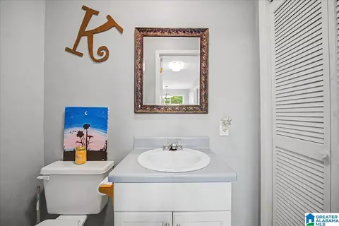 Bath - 7 Meadowview Cir, Jasper, AL 35501 photo 1 of 2