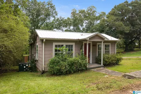 115 2nd St NW, Graysville, AL 35073