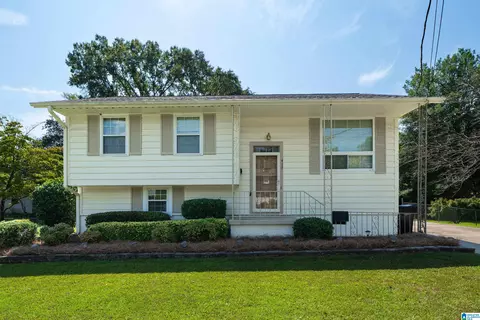 417 Debbie Dr, Trussville, AL 35173