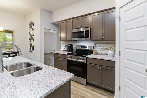 Kitchen - 405 Patrick Rd, Alabaster, AL 35007 photo 2 of 2