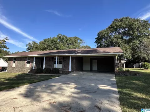 104 Crestview Dr, Clanton, AL 35045