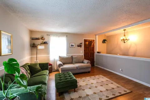 111 Oak Rd, Anniston, AL 36206