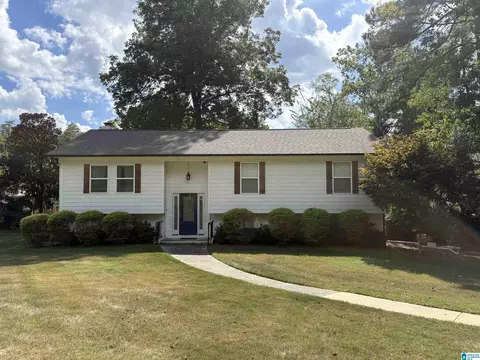 2057 Woodmeadow Cir, Hoover, AL 35216