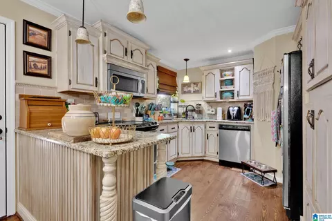 Kitchen - 151 Crest Dr, Dora, AL 35062 photo 1 of 3