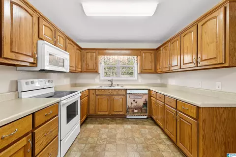 Kitchen - 528 Ridgewood Dr, Remlap, AL 35133 photo 1 of 2