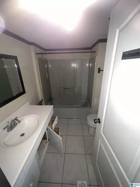 Bath - 7270 Westchester Dr, Mobile, AL 36619 photo 2 of 2