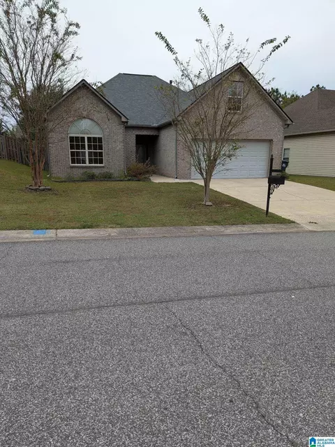 688 Waterford Ln, Calera, AL 35040