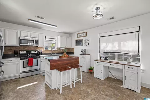 Kitchen - 134 Falling Waters Ln, Maylene, AL 35114 photo 1 of 4