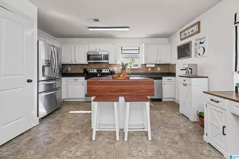 Kitchen - 134 Falling Waters Ln, Maylene, AL 35114 photo 2 of 4