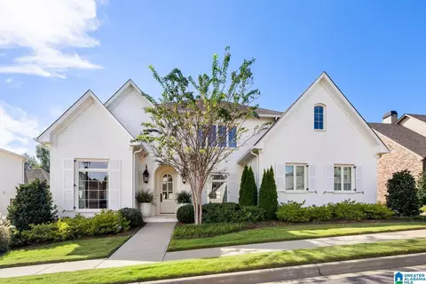 2209 Walnut Hill Dr, Vestavia Hills, AL 35226