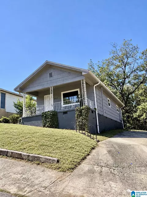 4432 Mcclain St, Bessemer, AL 35020