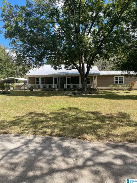 136 Perkins Dr, Talladega, AL 35160