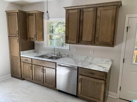 Kitchen - 32 Echo Trl, Warrior, AL 35180 photo 2 of 2