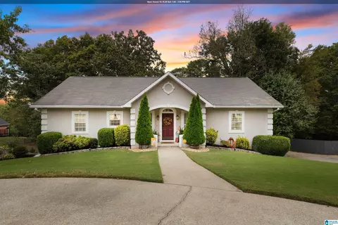 648 Oak Dr E, Trussville, AL 35173