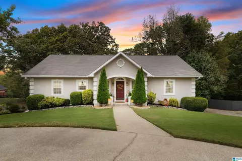 648 Oak Dr E, Trussville, AL 35173