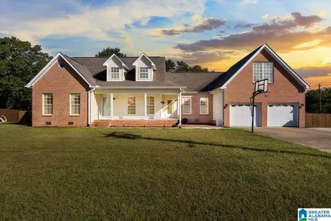 16 Drury Ln, Albertville, AL 35950
