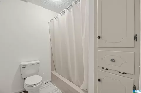 Bath - 902 Dubois St, Dothan, AL 36303 photo 4 of 6