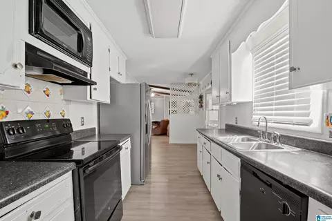 Kitchen - 902 Dubois St, Dothan, AL 36303 photo 2 of 2