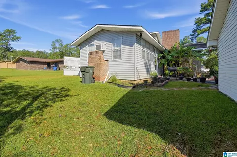 Exterior - 902 Dubois St, Dothan, AL 36303 photo 3 of 7