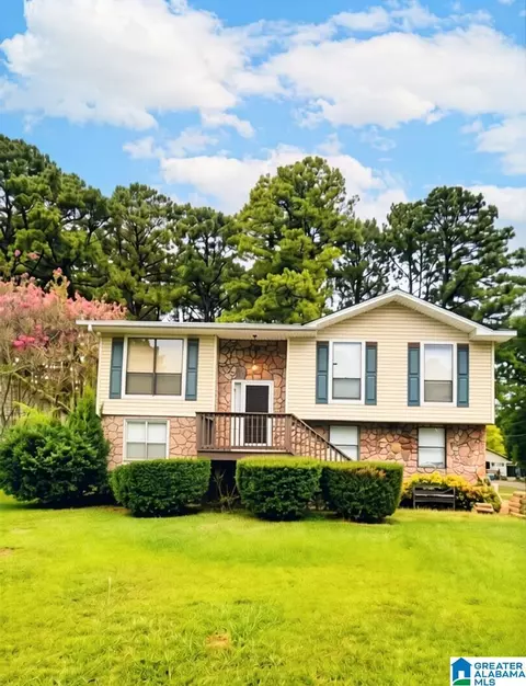 1248 25th Ave N, Hueytown, AL 35023