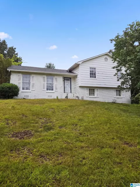 621 Sunhill Rd NW, Center Point, AL 35215