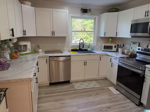Kitchen - 6202 Chartee Dr, Anniston, AL 36206 photo 2 of 4
