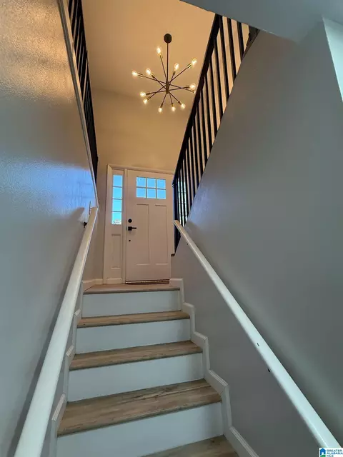 Entry Way - 6202 Chartee Dr, Anniston, AL 36206 photo 4 of 5