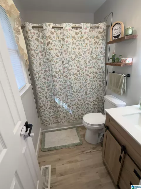 Bath - 6202 Chartee Dr, Anniston, AL 36206 photo 4 of 5
