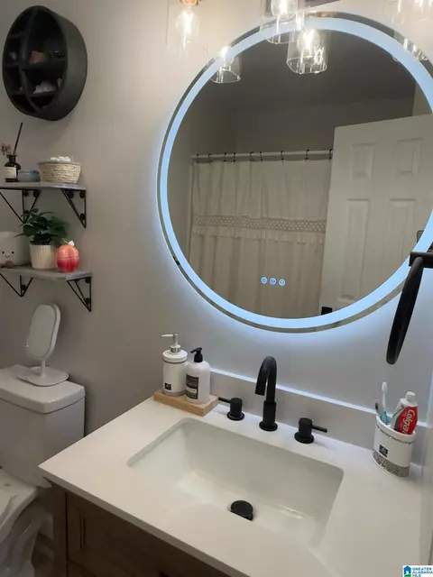 Bath - 6202 Chartee Dr, Anniston, AL 36206 photo 2 of 5