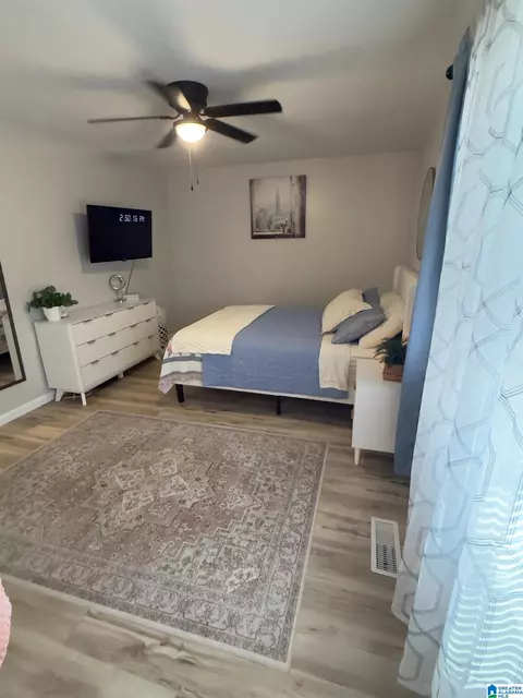 Bedroom - 6202 Chartee Dr, Anniston, AL 36206 photo 3 of 6